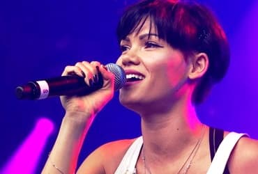 Sinead Harnett